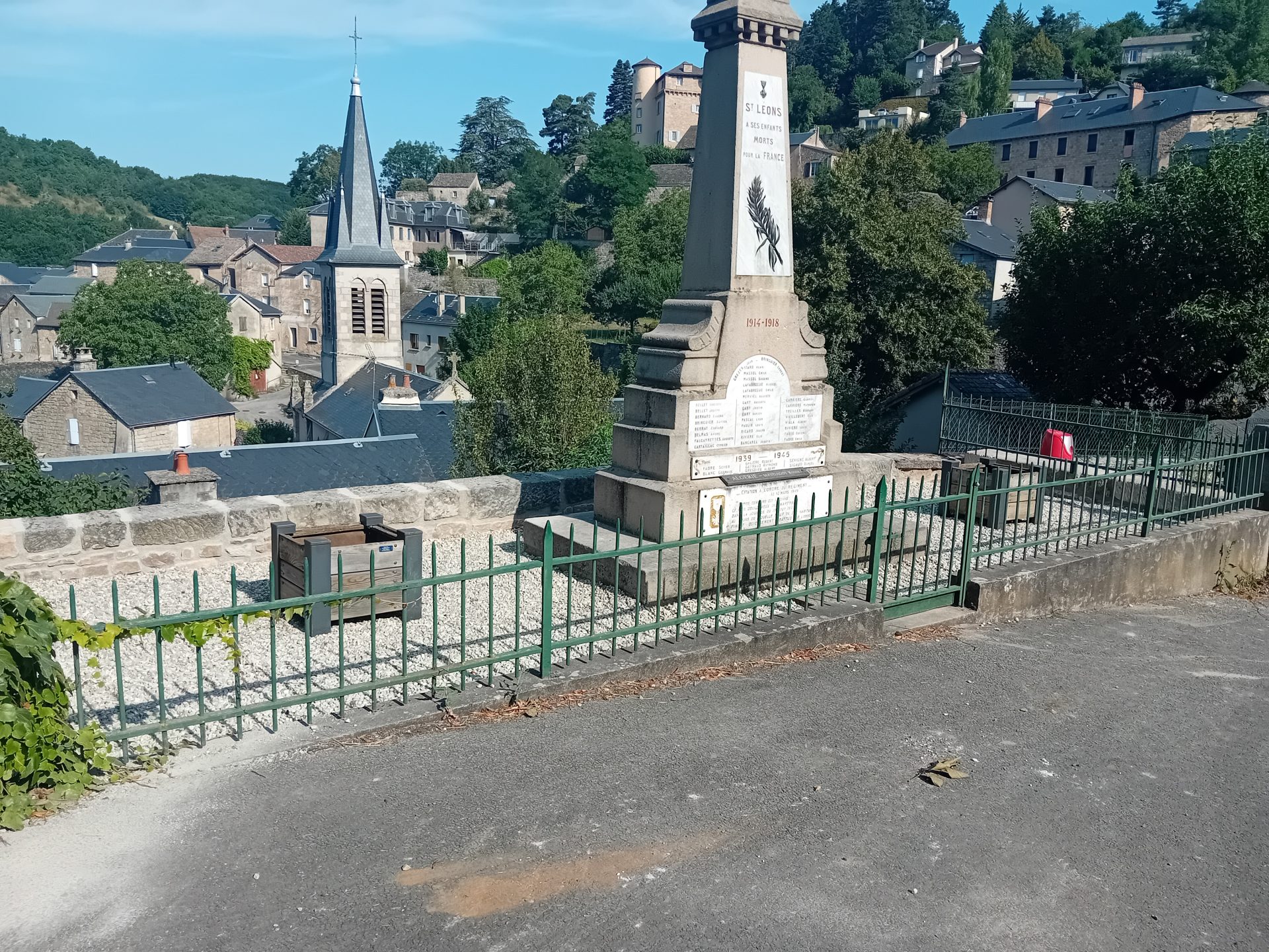 Lire la suite à propos de l’article Réfection du mur de soutènement du Monument aux Morts